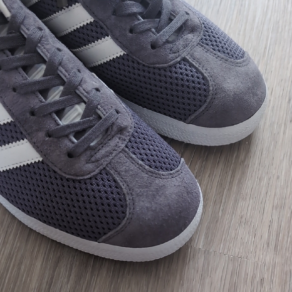 Adidas Men's Gray Gazelle  Shoes - Picture 12 of 14